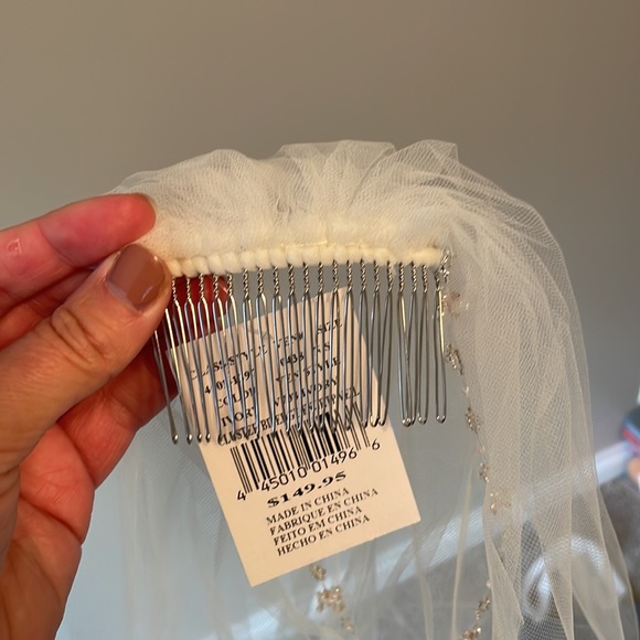 David's Bridal Ivory Cluster Beaded Edge Fingertip Wedding Veil - Picture 6 of 11